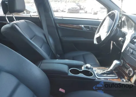 2010 Mercedes-Benz C 300 Luxury 4Matic/Sport 4Matic from USA, damaged, VIN WDDGF8BB7AR112940